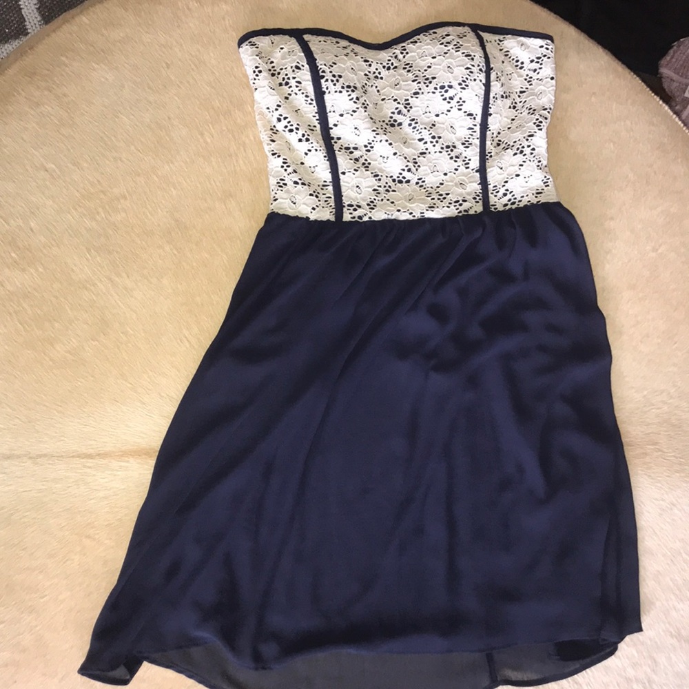 Prevett white and navy blue dress small